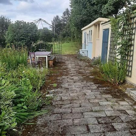 شقة Off Grid Rosie Sheperd Hut And Summerhouse Plus 1 Acre At Tanyrallt Llanybyther المظهر الخارجي الصورة