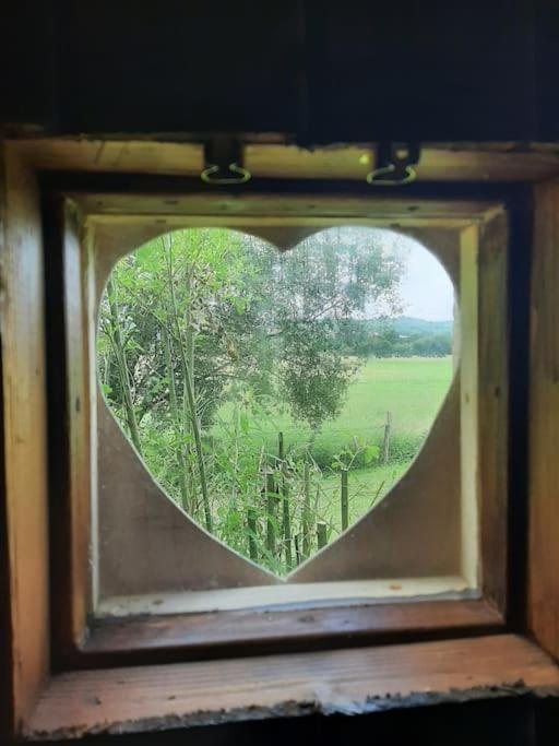 شقة Off Grid Rosie Sheperd Hut And Summerhouse Plus 1 Acre At Tanyrallt Llanybyther المظهر الخارجي الصورة